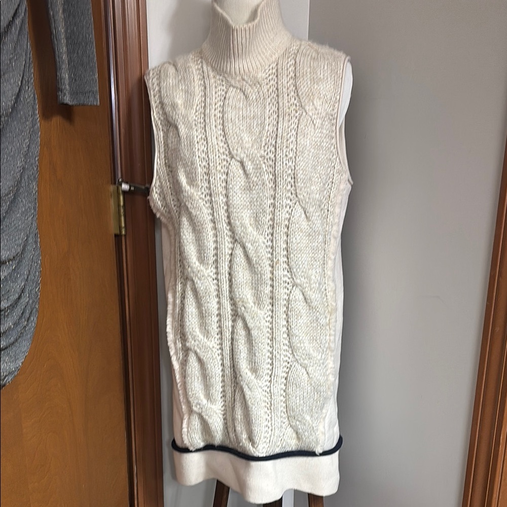 Kuho designer  Cable Knit Sleeveless Sweater - dress Cream